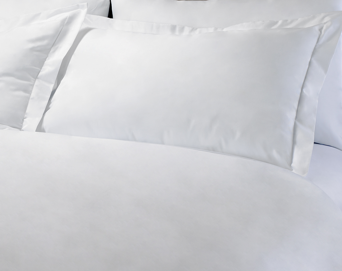 Fairfield by Marriott Bed & Bedding Set