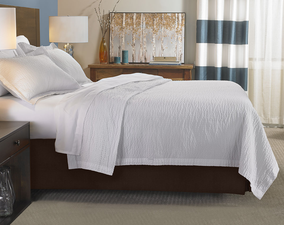 Fairfield by Marriott Bed & Bedding Set