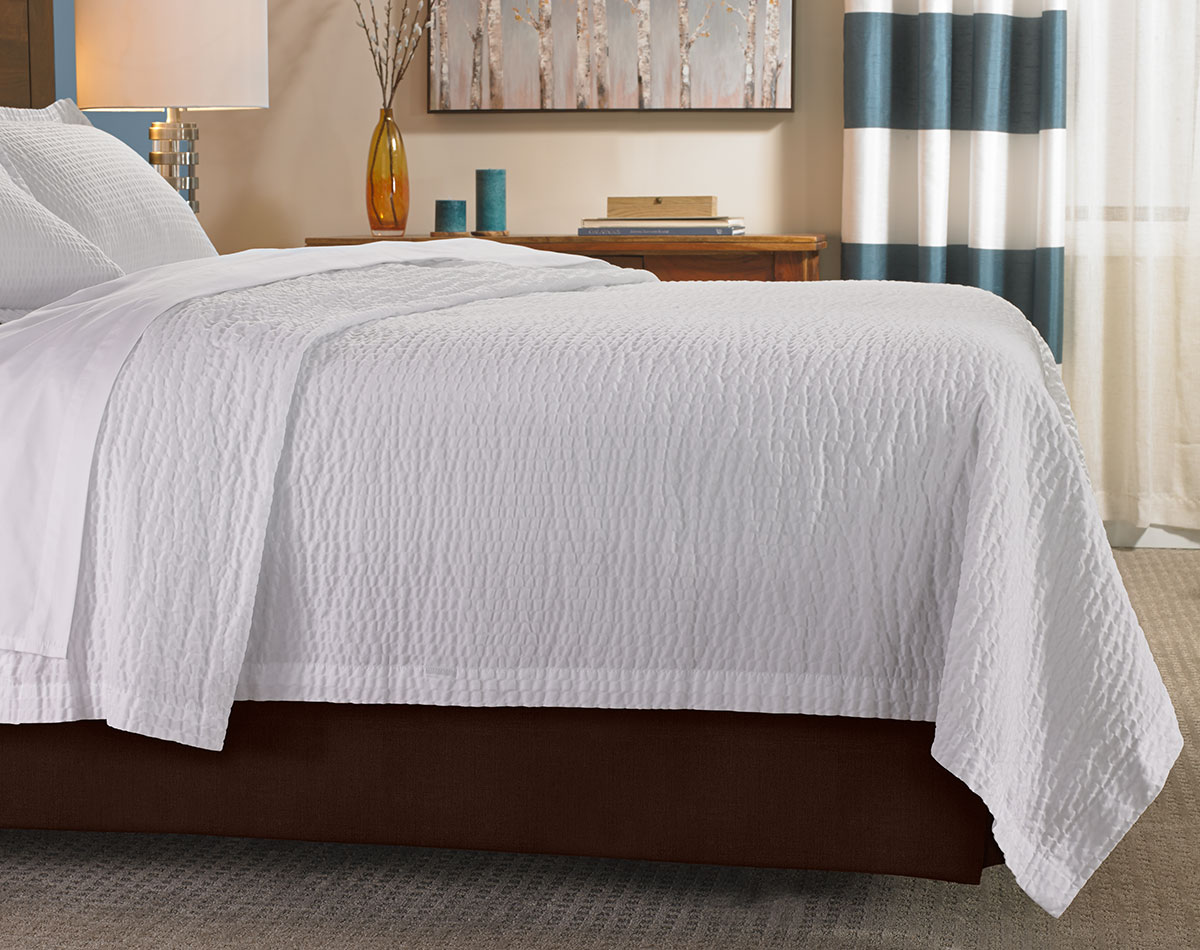Fairfield by Marriott Bed & Bedding Set